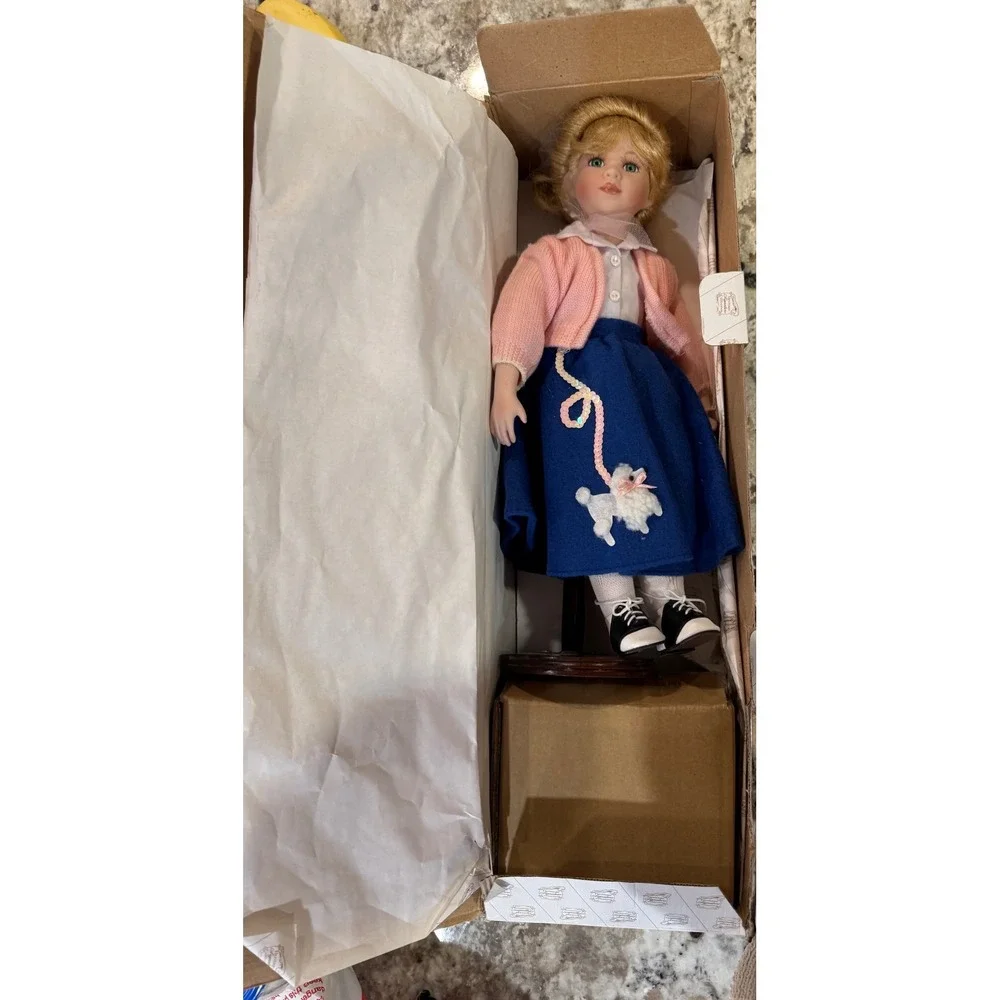 Heritage Signature Collection Peggy Sue Porcelain Poodle Skirt Doll 12339 COA
